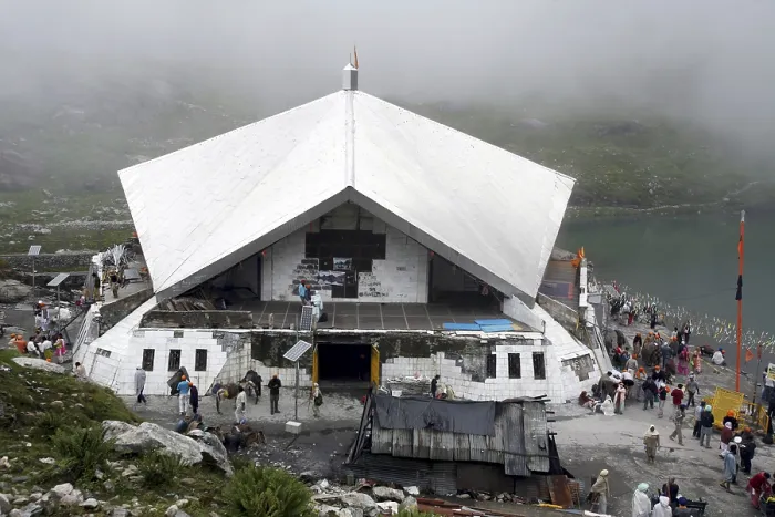 Framed Print : Sikhs shrine Shri Hemkund Sahib situated (4320 meters high)