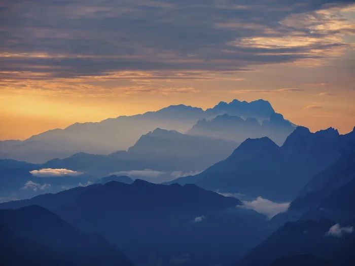 Framed Print : Silhouette of the Hoher Dachstein in the haze at dawn Framed Print : Silhouette of the Hoher Dachstein in the haze at dawn