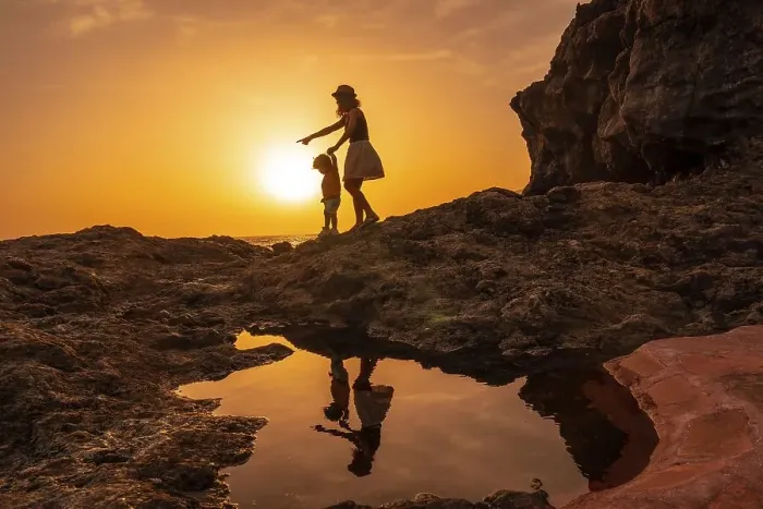 Framed Print : Silhouette of mother and son walking in the sunset on the beach of Tacoron in El Hierro Framed Print : Silhouette of mother and son walking in the sunset on the beach of Tacoron in El Hierro