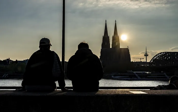 Framed Print : Silhouettes of people, in late sunlight
