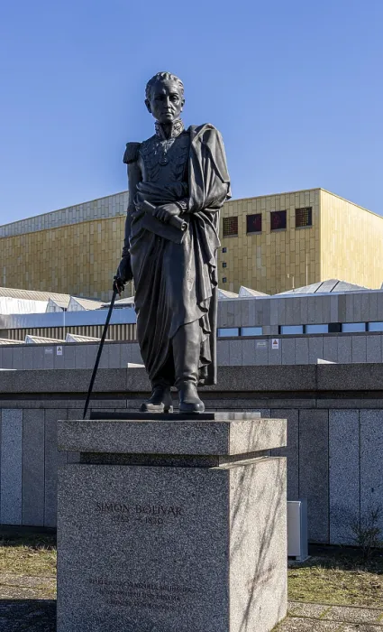 Framed Print : Simon Bolivar statue, Potsdamer Strasse