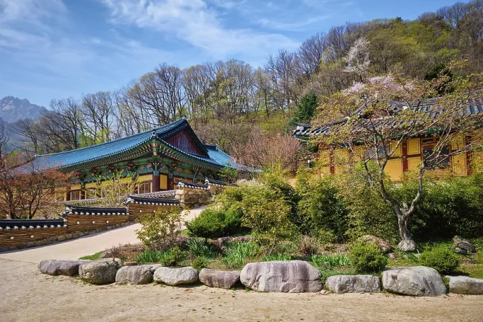 Framed Print : Sinheungsa Buddhist temple in Seoraksan National Park Framed Print : Sinheungsa Buddhist temple in Seoraksan National Park