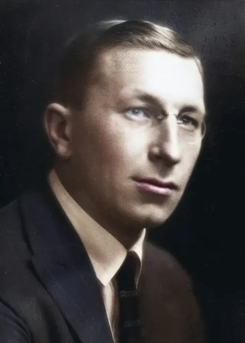 Framed Print : Sir Frederick Grant Banting (born 14 November 1891 in Alliston - died 21 February 1941 near Musgrave Harbour) Framed Print : Sir Frederick Grant Banting (born 14 November 1891 in Alliston - died 21 February 1941 near Musgrave Harbour)