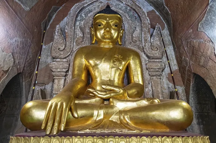 Framed Print : Sitting buddha, Dhammayan Gyi Temple