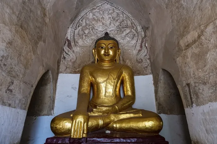 Framed Print : Sitting buddha in the Manuha temple, Bagan, Myanmar, Asia Framed Print : Sitting buddha in the Manuha temple, Bagan, Myanmar, Asia