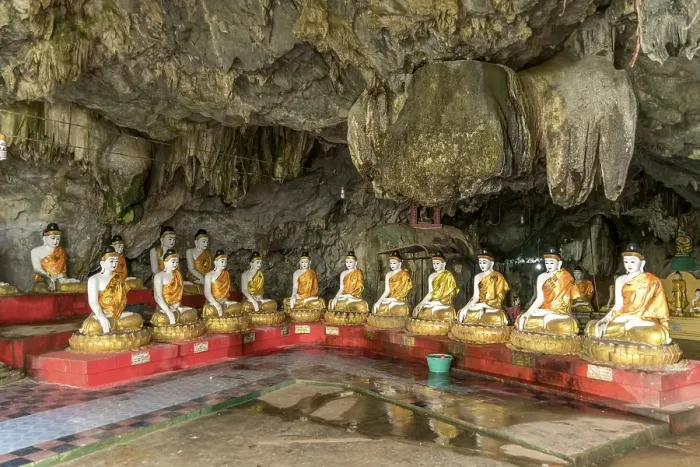 Framed Print : Sitting Buddha statues in the Bayin Nyi Cave Temple Framed Print : Sitting Buddha statues in the Bayin Nyi Cave Temple