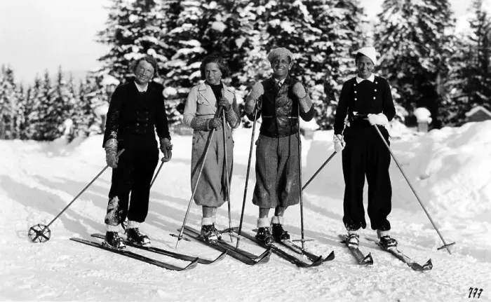Framed Print : Skiing in the thirties, historic photgraph Framed Print : Skiing in the thirties, historic photgraph