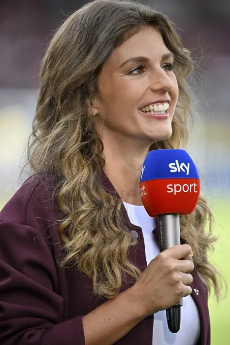 Framed Print : SKY presenter Mara Mones, portrait Framed Print : SKY presenter Mara Mones, portrait