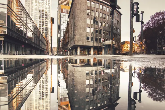 Framed Print : Skyscraper canyon in Frankfurt am Main with view into Neue Mainzer Strasse