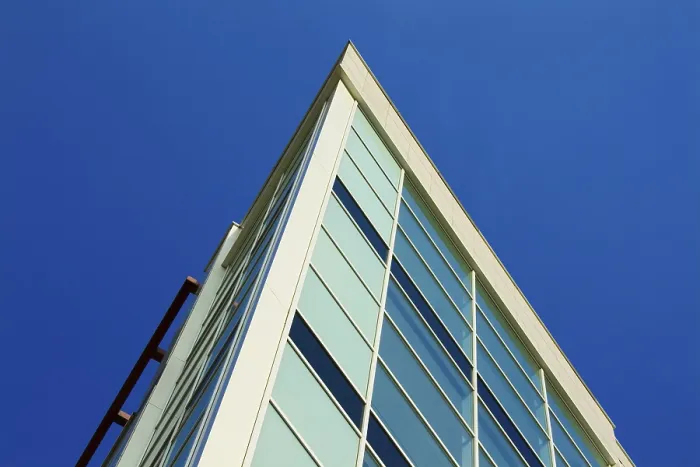 Framed Print : Skyscraper looking in the sky Framed Print : Skyscraper looking in the sky