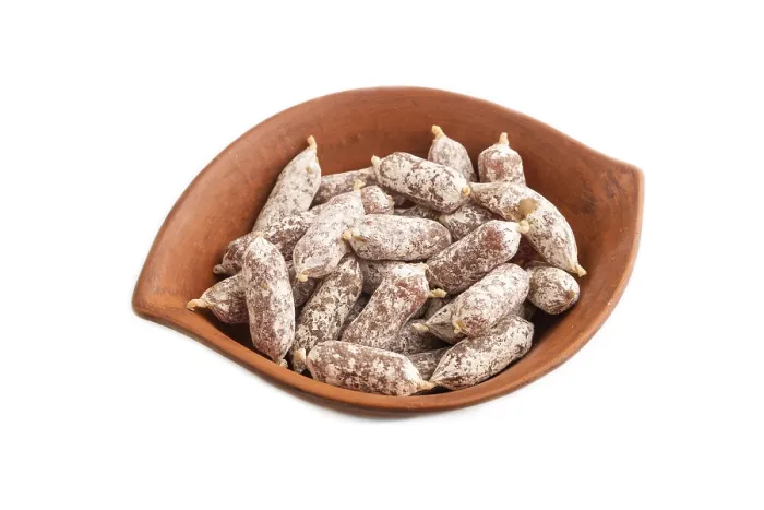 Framed Print : Small smoked Chicken sausages in clay bowl isolated on white background Framed Print : Small smoked Chicken sausages in clay bowl isolated on white background