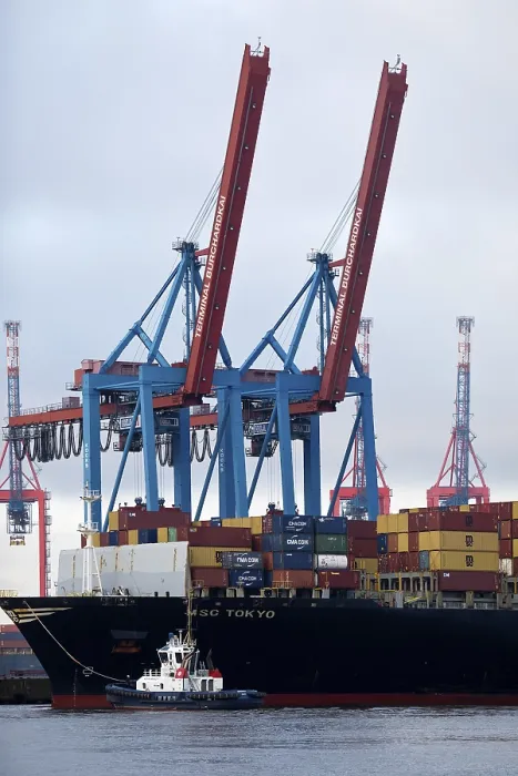 Framed Print : Small tug VB Perfect with large container ship MSC Tokyo at the Burchardkai container terminal in the Port of Hamburg