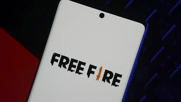 Framed Print : Smartphone with Free Fire logo displayed on a neutral background Framed Print : Smartphone with Free Fire logo displayed on a neutral background