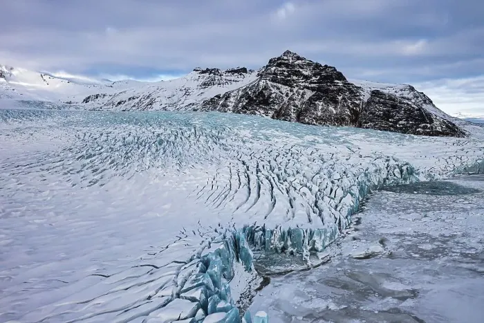 Framed Print : Snow-covered icebergs in the Fjallsarlon glacier lagoon