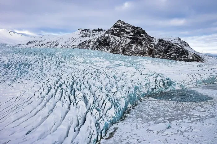 Framed Print : Snow-covered icebergs in the Fjallsarlon glacier lagoon