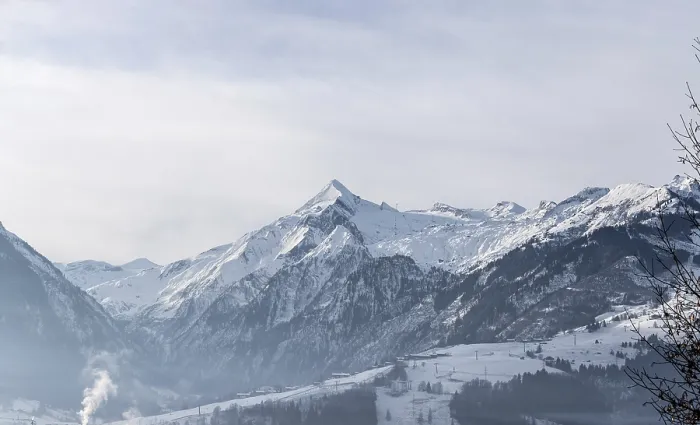 Framed Print : Snow-covered Kitzsteinhorn in winter