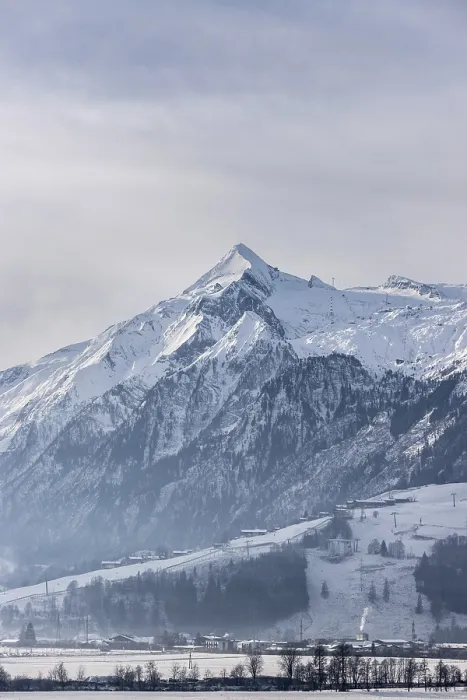 Framed Print : Snow-covered Kitzsteinhorn in winter