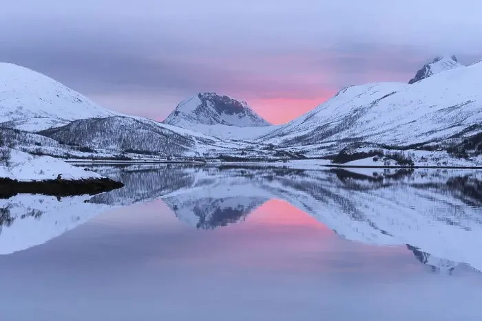 Framed Print : Snow-covered peaks in the evening light reflected in the lake Framed Print : Snow-covered peaks in the evening light reflected in the lake