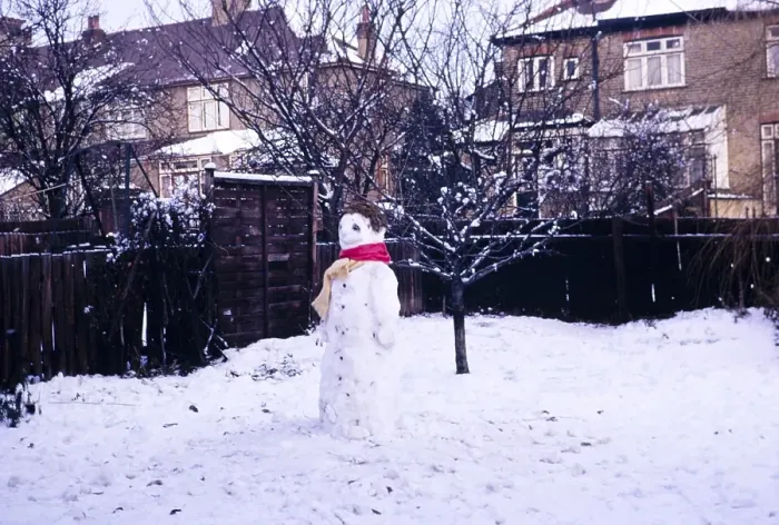 Framed Print : Snowman in a suburban garden, Ilford, Essex, England, winter 1962 Framed Print : Snowman in a suburban garden, Ilford, Essex, England, winter 1962