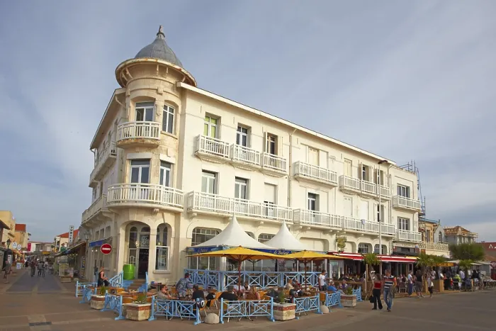 Framed Print : Soulac-sur-Mer, Gironde, Aquitaine