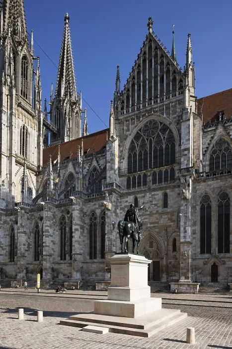 Framed Print : South facade with monument to King Ludwig
