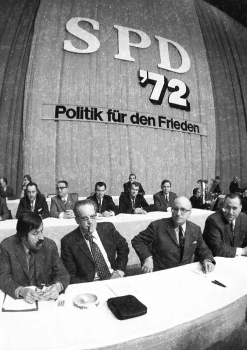 Framed Print : The SPD rally for the ratification of the Ostvertrags on 23 Framed Print : The SPD rally for the ratification of the Ostvertrags on 23