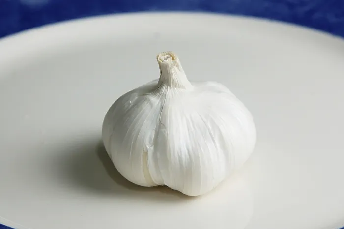 Framed Print : Spices, Garlic bulbous kept on white plate
