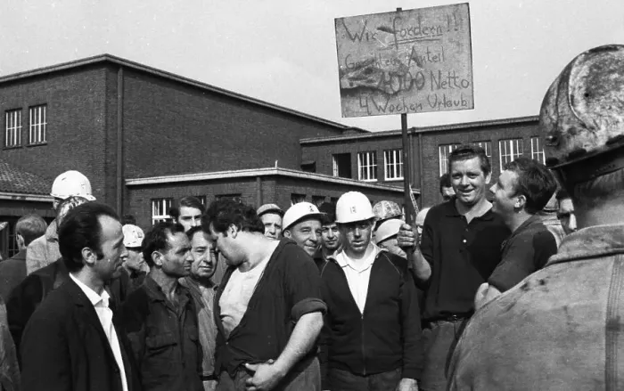 Framed Print : The spontaneous strike, here on 10 September 1969 of the miners of the Minister Stein colliery Framed Print : The spontaneous strike, here on 10 September 1969 of the miners of the Minister Stein colliery