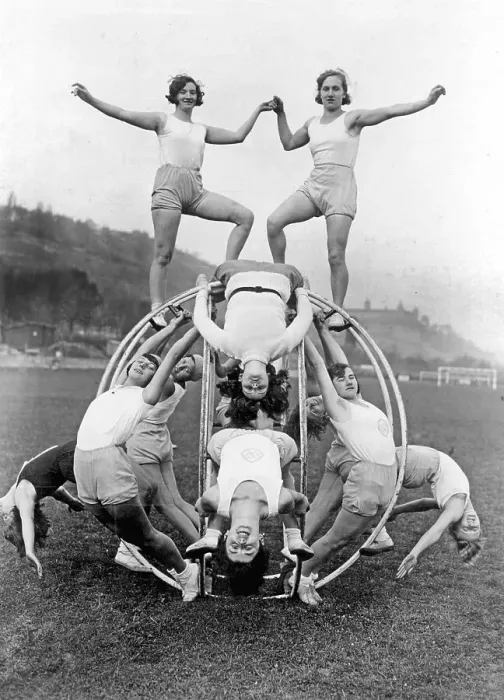 Framed Print : Sport, women doing gymnastics, 1920s Framed Print : Sport, women doing gymnastics, 1920s