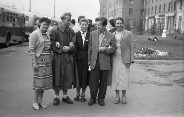 Framed Print : SSSR, Soviet Union, Moscow: The traditional World Youth Festivals organised by communist WBDJ Framed Print : SSSR, Soviet Union, Moscow: The traditional World Youth Festivals organised by communist WBDJ