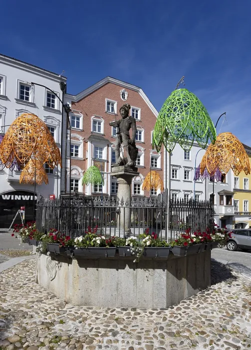 Framed Print : St George's Fountain, Lower Town Square
