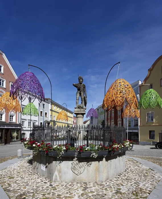 Framed Print : St George's Fountain, Lower Town Square