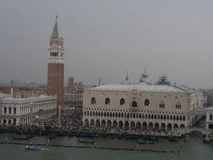 Framed Print : St Mark's Square in Venice with the Campanile and historic buildings Framed Print : St Mark's Square in Venice with the Campanile and historic buildings