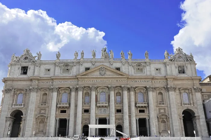 Framed Print : St Peter's Basilica, St Peter's Square