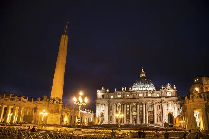 Framed Print : St. Peter's Square with St. Peter's Basilica and obelisk