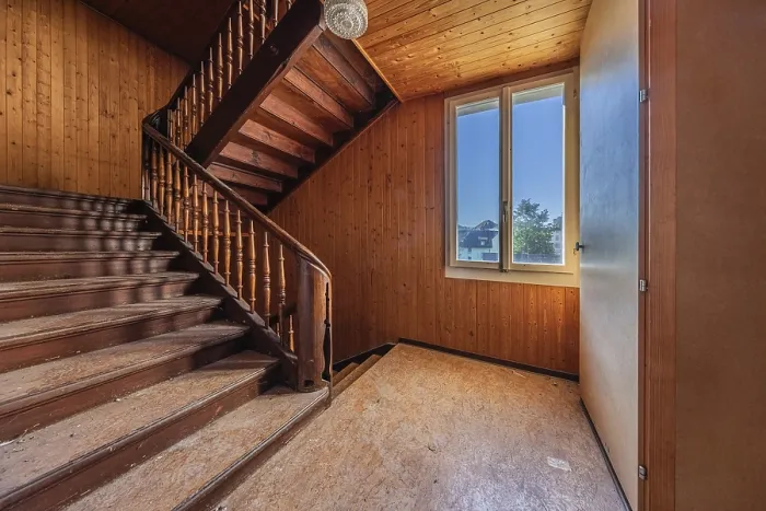 Framed Print : Staircase of a multi-storey residential building built in 1903 in front of demolition work