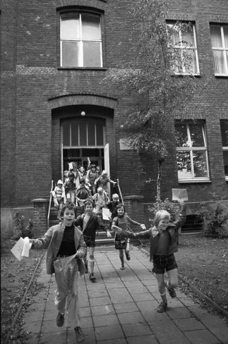 Framed Print : The start of the big holidays and the report cards thrill children at the primary school on 24