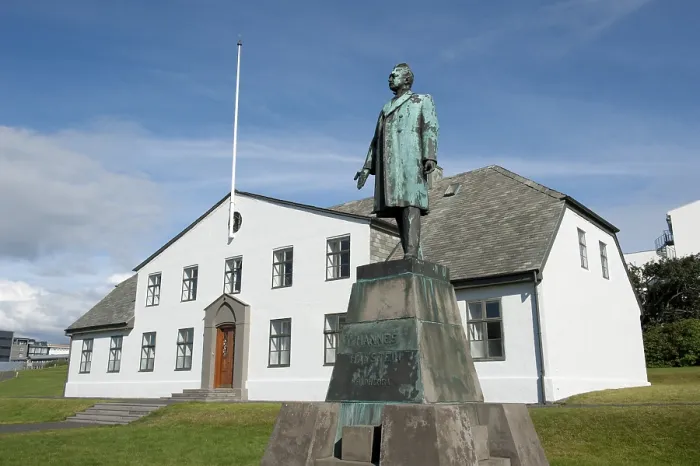 Framed Print : Statue of Hannes Hafstein in standing front of the Prime Minister's house
