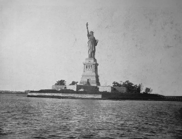 Framed Print : The Statue of Liberty in the port of New York Framed Print : The Statue of Liberty in the port of New York