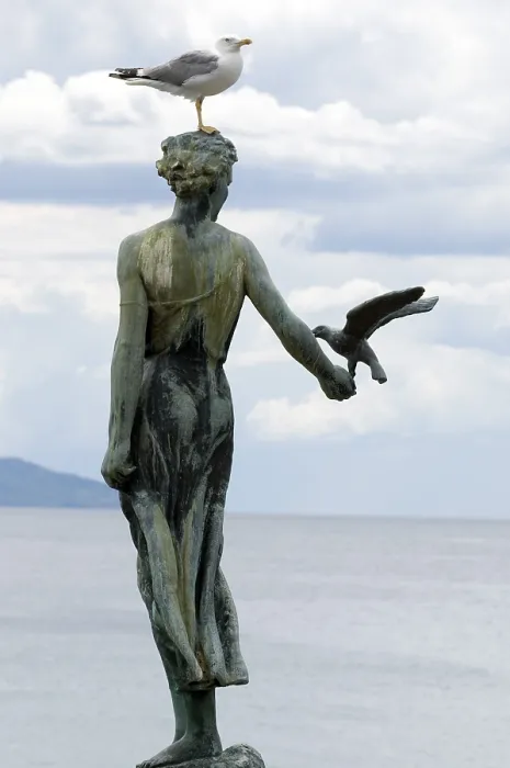 Framed Print : Statue, Maiden with the seagull Framed Print : Statue, Maiden with the seagull