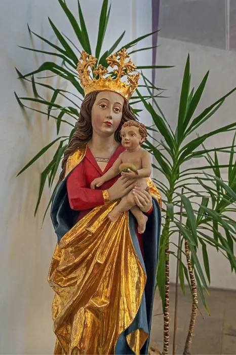 Framed Print : Statue of the Virgin Mary with crown and baby Jesus