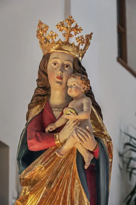 Framed Print : Statue of the Virgin Mary with crown and baby Jesus