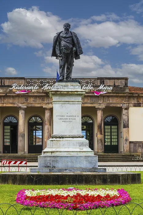 Framed Print : Statue of Vittorio Emanuelle II in Piazza le Vittorio Emanuelle