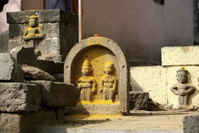 Framed Print : Statues immersed in turmeric powder at the Jejuri temple