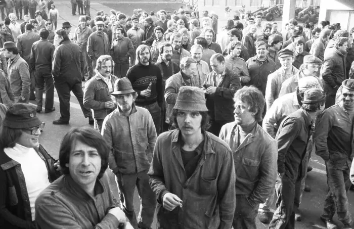 Framed Print : Steelworkers at Orenstein & paddock gathered for a spontaneous strike for wages behind the gates of their factory in