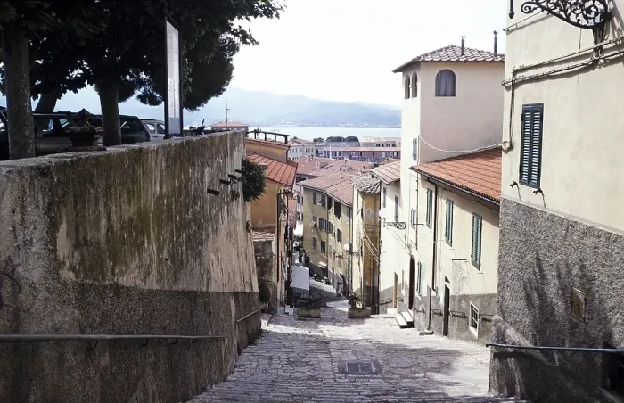 Framed Print : Steep cobbled street and house in Portoferraio, Elba Island, Italy, 1999 Salita del Falcone, Europe Framed Print : Steep cobbled street and house in Portoferraio, Elba Island, Italy, 1999 Salita del Falcone, Europe