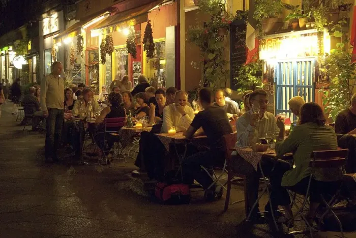 Framed Print : Street cafes and pubs in Bergmannstrasse