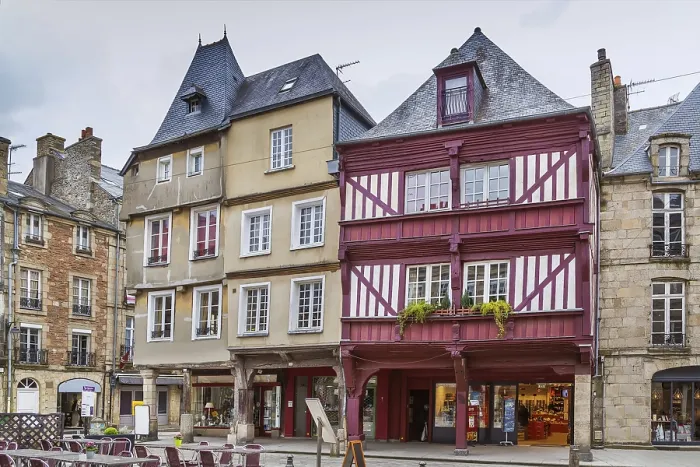 Framed Print : Street with half-timbered houses in Dinan city center