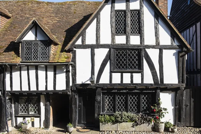 Framed Print : Street with old half-timbered houses in Rye