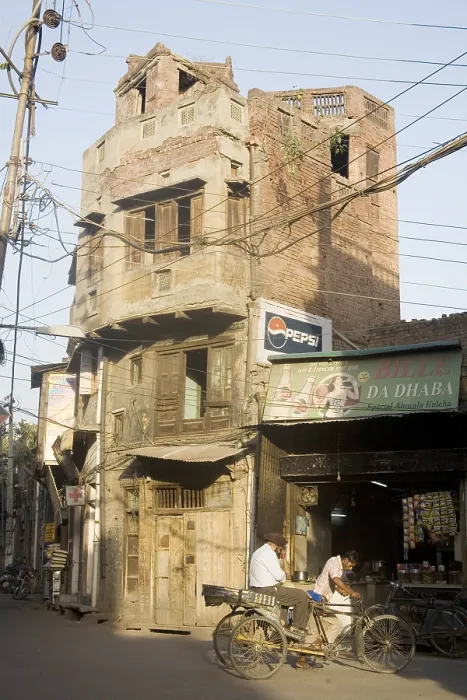 Framed Print : Street scene, old building in the lane
